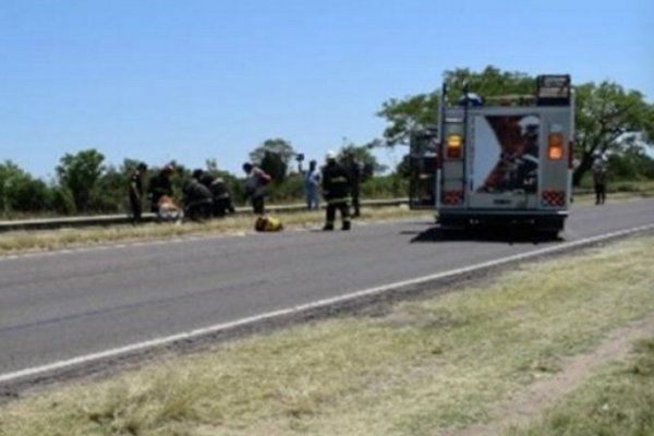 Motociclista murió al derrapar tras reventar un neumático