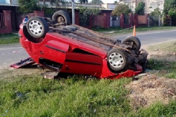 Itatí: Un auto volcó cerca del Hospital
