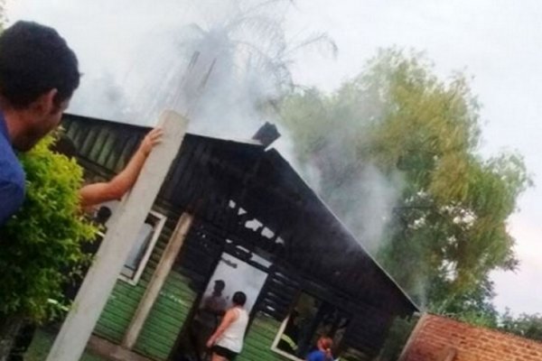 Itatí: Voraz incendio en una casa de madera en el barrio Mangaruguá