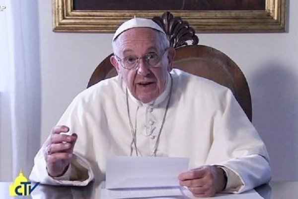 El Papa destacó que la política es servicio y advirtió sobre los totalitarismos