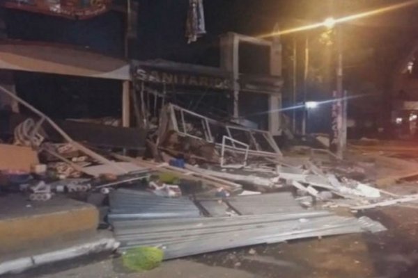 Pilar: Una explosión y un incendio destruyeron a dos locales
