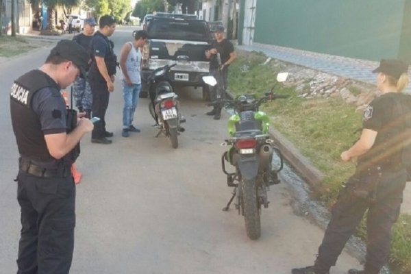 Secuestraron motocicletas y demoraron a varias personas