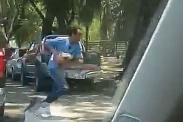 Identificaron al motochorro que fue filmado cuando arrebataba una cartera en un semáforo