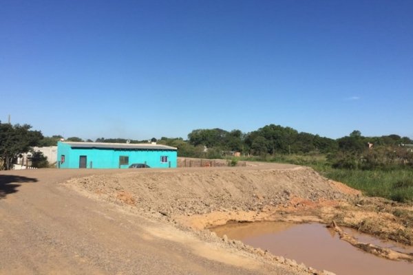 Paso de la Patria: Funcionarios y técnicos recorrieron obra de defensa