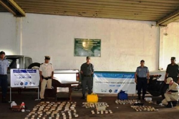 Ituzaingó: Secuestraron 84 kilos de marihuana en un auto y detuvieron a su conductor