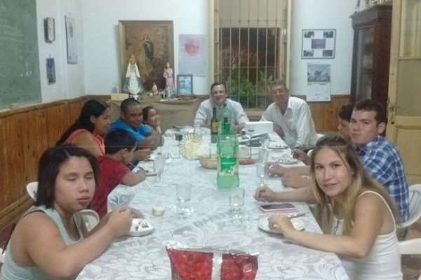 El Obispo de Goya Canecín cenó con familias necesitadas