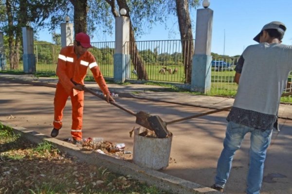 Pintado de columnas, cordón cuneta y limpieza en espacios públicos