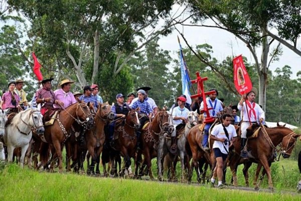 Canecin a los peregrinos del Gaucho Gil: La Cruz, Camino de los Discípulos Misioneros de Jesús