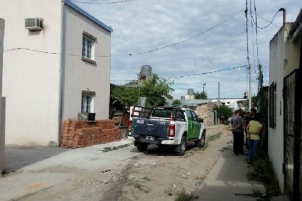 Mujer policía habría perdido su arma reglamentaría en una pelea