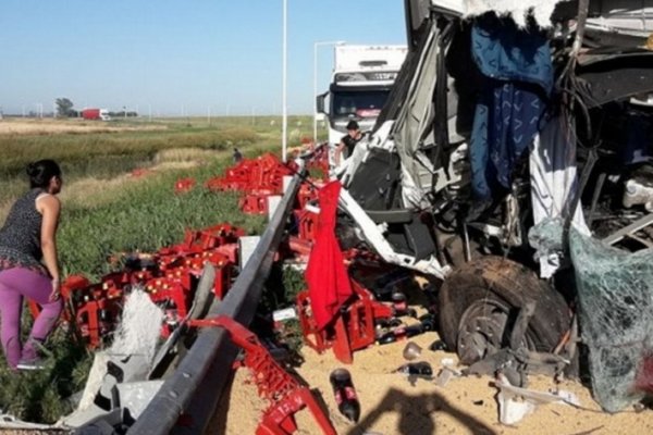 Córdoba: Aprovecharon un choque fatal para robarse las gaseosas