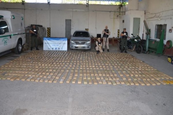 Paso de la Patria: Abandonan un automóvil con más de media tonelada de marihuana