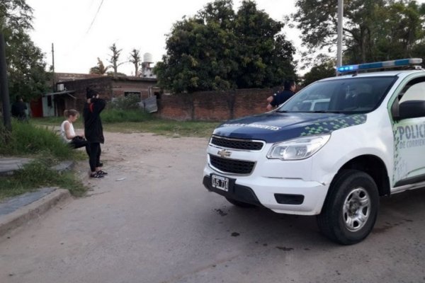 Motochorros arrastraron a una mujer frente a la Terminal