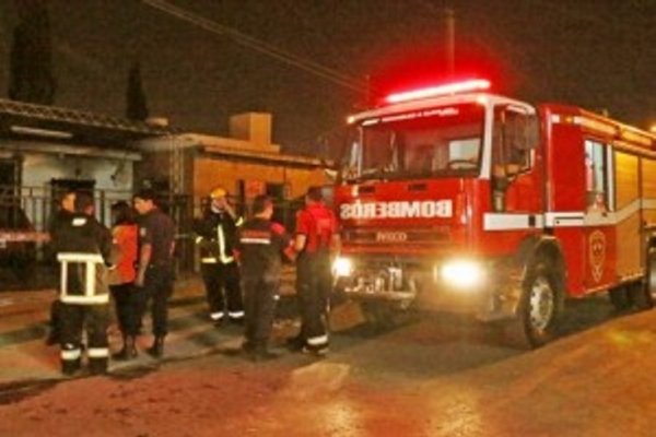 Principio de incendio en una casa dejó como saldo daños materiales