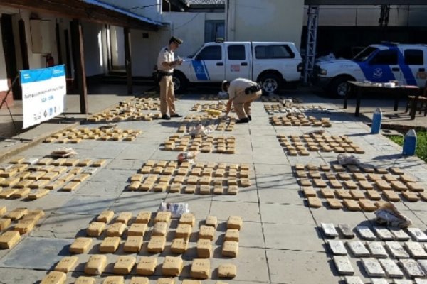 Operativo Puente Narco: Incautaron casi 350 kilos de marihuana ocultas debajo de un desagüe