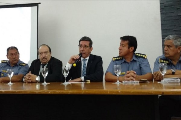 Femicidios: Desimoni felicitó a la Policía en el esclarecimiento de dos casos