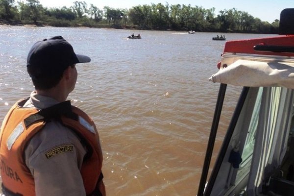 Buscan a detenido que escapó de la policía y se tiró al río en Goya