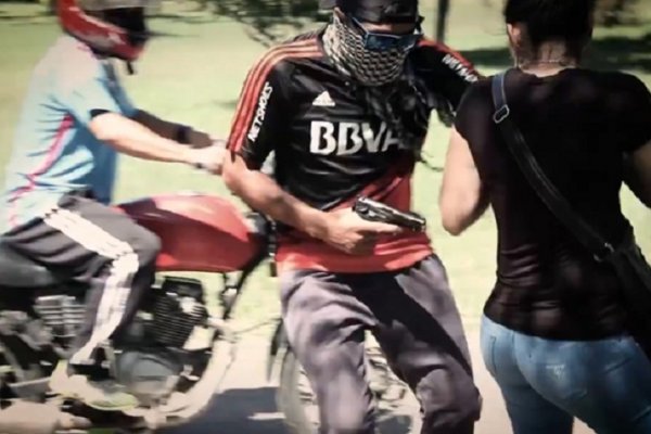 Chaqueña debió ser hospitalizada tras violento ataque de motochorros