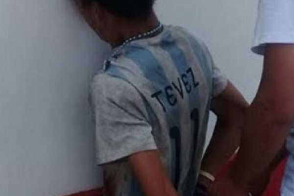 Detuvieron a un joven que amenazó con vidrio a una mujer para robarle