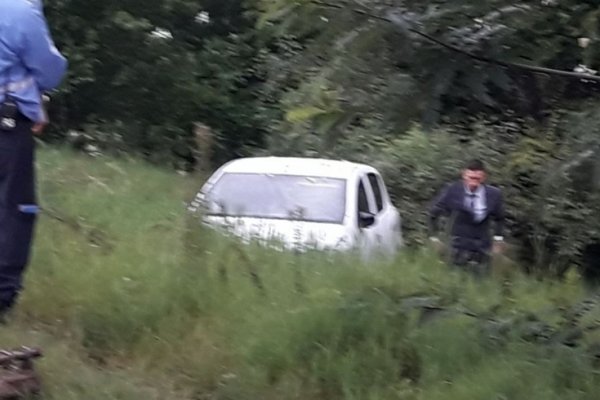 Conducía alcoholizado y terminó en un zanjón