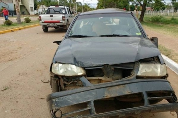 Perdió el control del volante y se llevó todo puesto