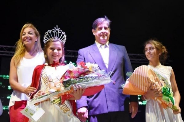 Esquina: Comparsas eligieron sus reinas