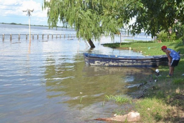 El avance del río tapó la costanera de Itatí: Hay un refugio para familias que necesiten ser evacuadas