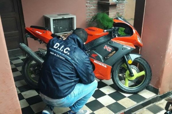 Recuperaron una moto robada y detuvieron a un hombre buscado