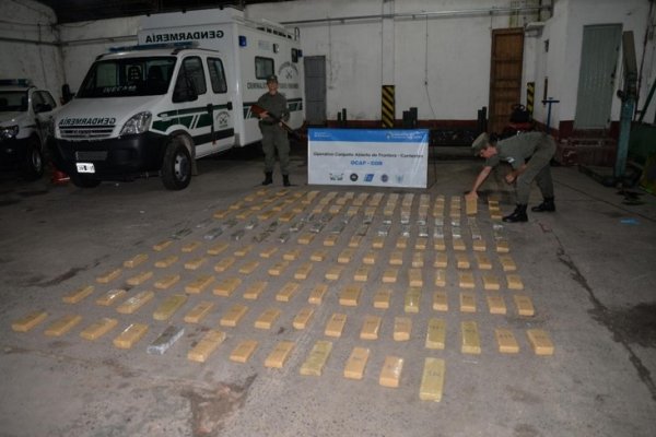 Itatí: Gendarmes secuestraron 162 paquetes de marihuana abandonado entre malezas