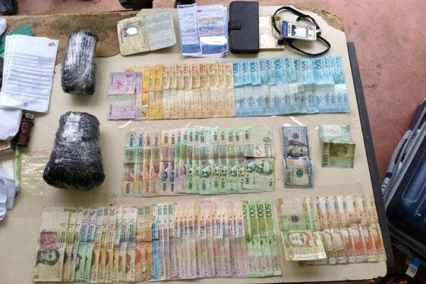 Pasajero demorado con marihuana dentro de sus bolsos en Ruta 12