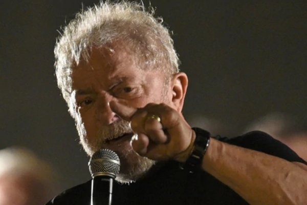 Un juez federal de Brasil prohibió que Lula da Silva salga del país