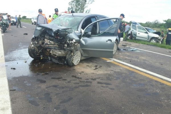 Choque entre dos automóviles dejó como saldo la muerte de un hombre y a tres hospitalizados