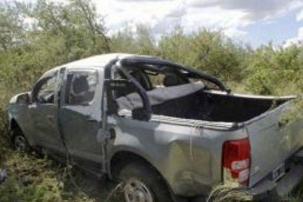 Choque fatal entre una camioneta y un automóvil