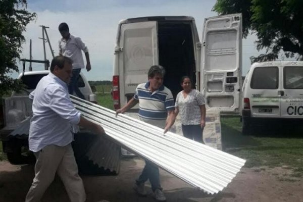 El Sombrero: Asisten a familias que sufrieron voladuras de techo