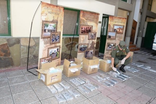 Detienen a un correntino en la terminal de Mendoza tras querer retirar una encomienda con droga