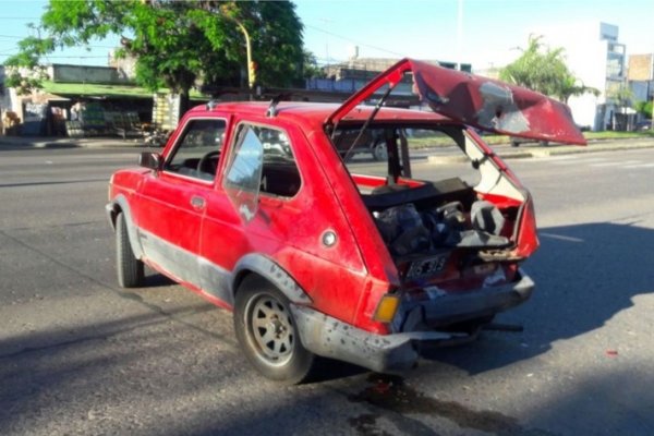 Conductor alcoholizado embistió por detrás a otro vehículo detenido por el semáforo