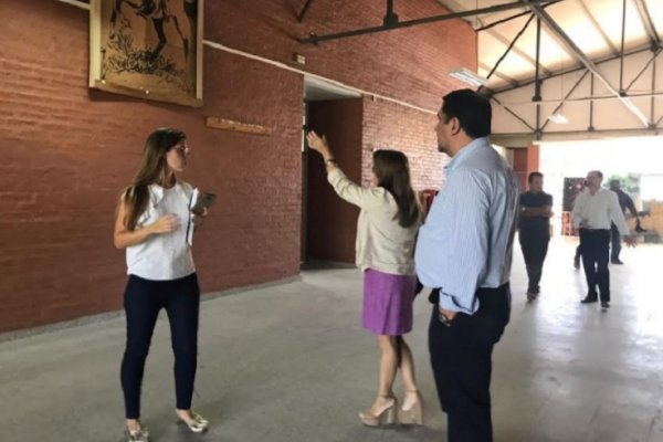 Benítez verificó el avance de obras y también limpieza de escuelas