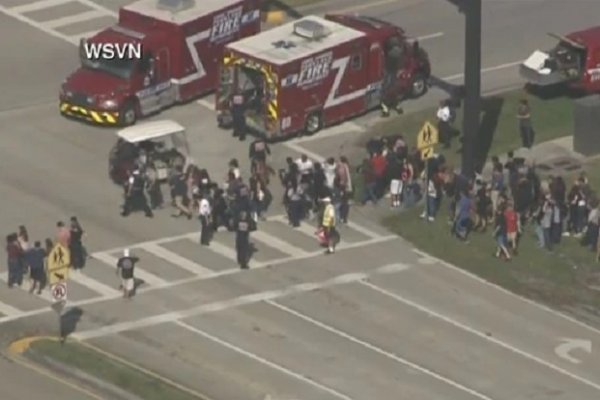 Tiroteo en una escuela en Florida: hay al menos un muerto y 20 heridos