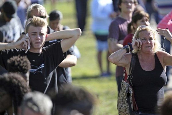 Tiroteo en Florida: Me escondí debajo del escritorio de mi maestra
