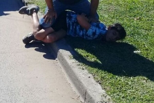 Conductor redujo a delincuente que intentó robarle un bolso