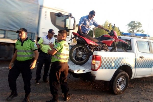 Policías secuestraron una moto por falta de documentación