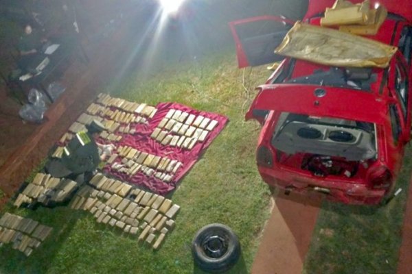 Incautan 77 kilos de marihuana ocultos en los paragolpes, paneles de puertas y respaldos de los asientos de un auto