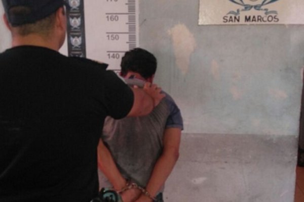 Justiciero redujo a delincuente que arrastró a una mujer para robarle la cartera