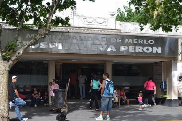 Roció con alcohol a su pareja y la prendió fuego: la joven pelea por su vida
