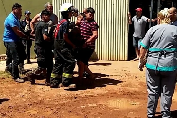 Bomberos rescataron a un operario atrapado en un pozo