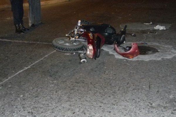 Choque de motos en Ituzaingó: Uno murió y otro se dio a la fuga