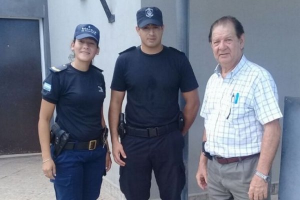Policías devolvieron 10 mil pesos que se le cayó a un comerciante