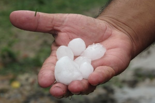 Fuerte granizo en Goya