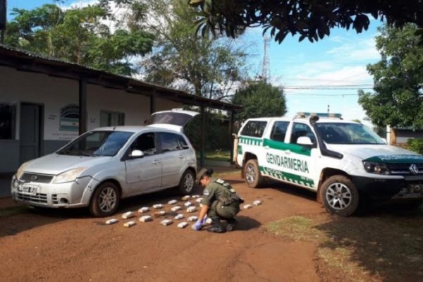 Secuestran 22 kilos de marihuana ocultos en el tanque de combustible de un auto