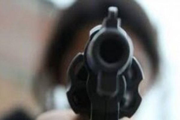 A punta de pistola asaltaron una pollería