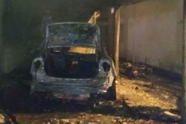 Volvieron los quemas coches a Corrientes